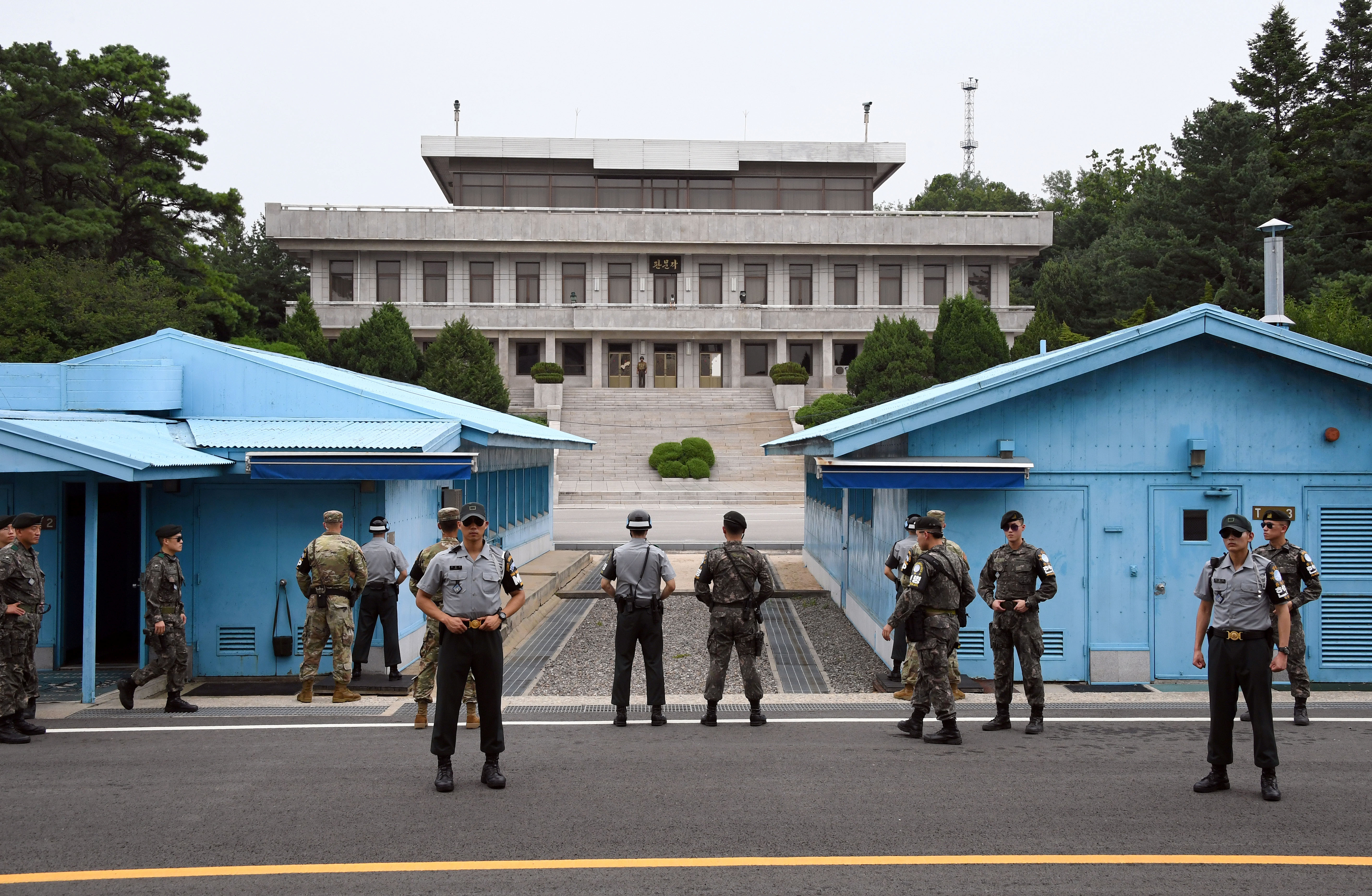 South Korea and US soldiers stand guard during a commemorative ceremony for the 64th anniversary of the Korean armistice at the truce village of Panmunjom in the Demilitarized Zone dividing the two Koreas July 27, 2017.